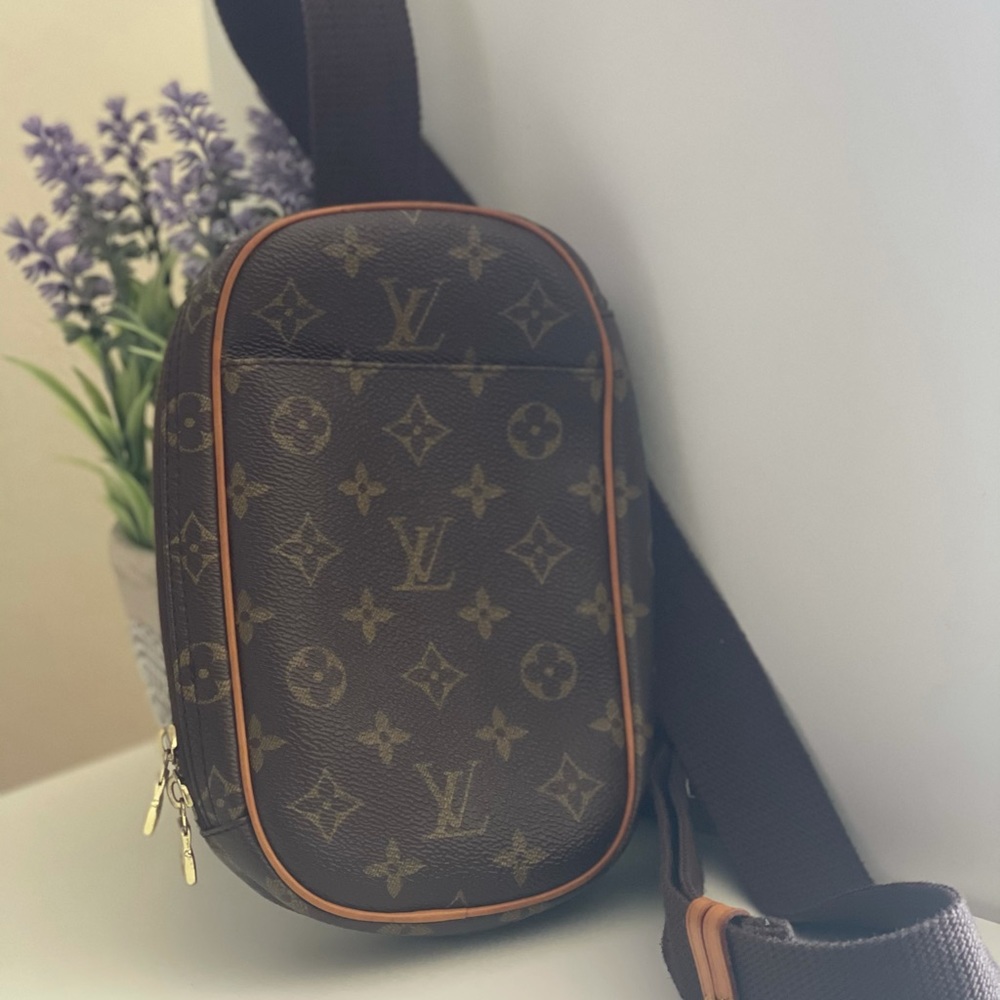 LouisVuitton Body Utility sling Side bag
